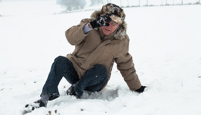 سالمندان خطر لیز خوردن و شکستگی لگن در زمستان را جدی بگیرند