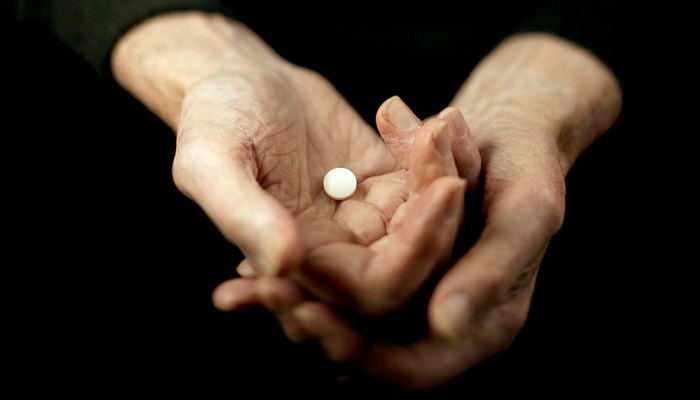 مصرف روزانه آسپرین در مسن سالان سالم، بی فایده است