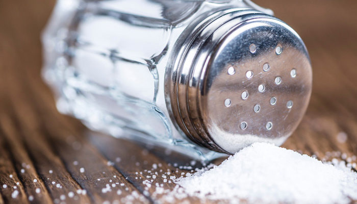 نمک با بدن ما چه می کند؟