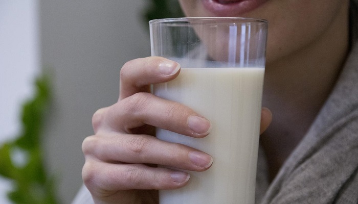 نوشیدن شیر در زنان شانس سرطان سینه را بالا می برد
