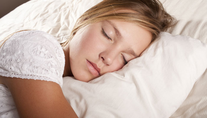 خوابیدن به پهلوی چپ برای سلامتی بدن بهتر است