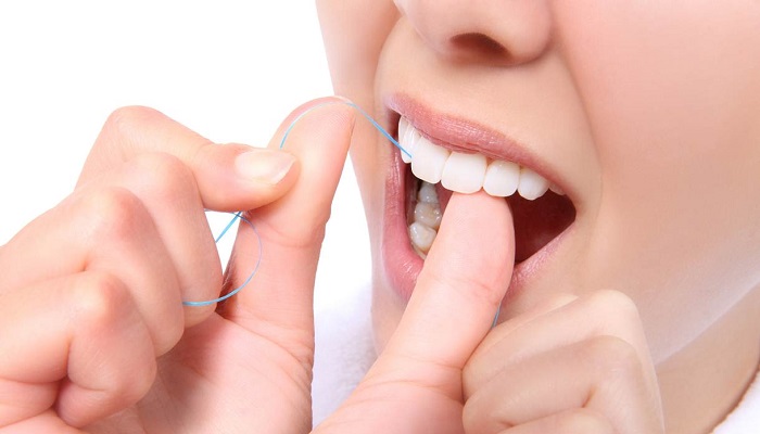 چرا نخ دندان کشیدن مهم است؟ چگونه نخ دندان بکشیم؟
