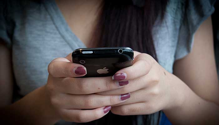 خطرات استفاده از تلفن همراه بر سلامت فرد