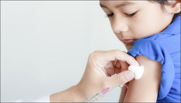 تنها با یک تزریق همه واکسن های کودک منتقل می شود