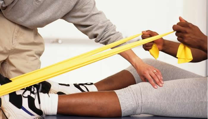 چه تمرینات ورزشی به بهبود درد زانو کمک می‌کند؟