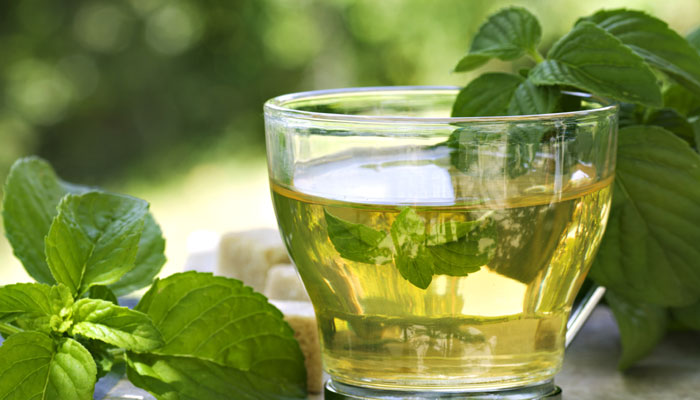 چای سبز چگونه با سرطان پستان مقابله می‌کند؟