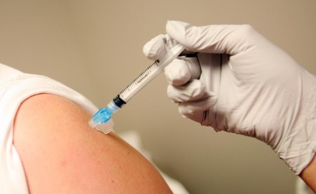Image result for ‫تزریق واکسن آنفولانزا‬‎
