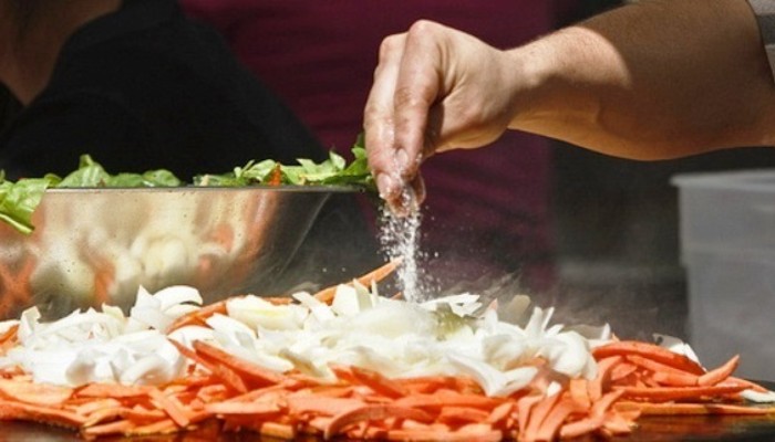 اختلاف نظر پژوهشگران درباره میزان نمک مورد نیاز بدن اختلاف نظر پژوهشگران درباره میزان نمک مورد نیاز بدن