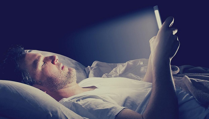 نور آبی چیست و چه تاثیری بر خواب دارد؟