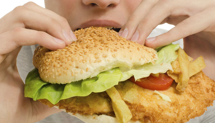خطر مصرف غذاهای پرکالری برای زنان لاغر
