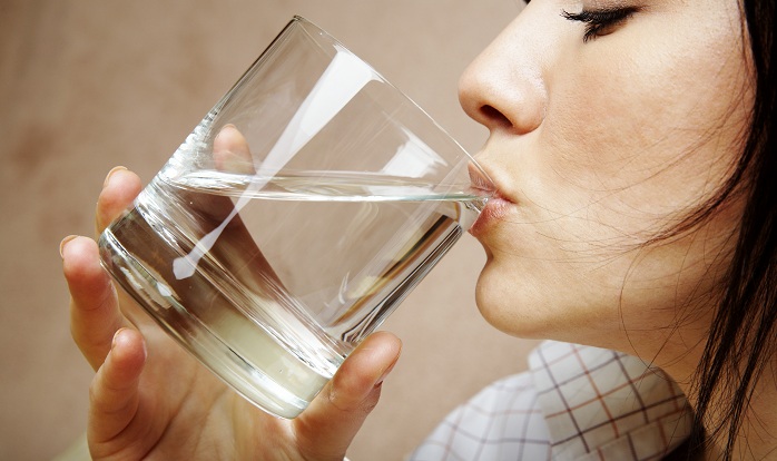 چه وقت هایی باید آب بیشتری بنوشیم؟