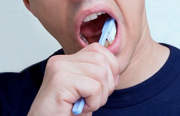 با مسواک زدن، ویروس کرونا را از دهانتان دور کنید