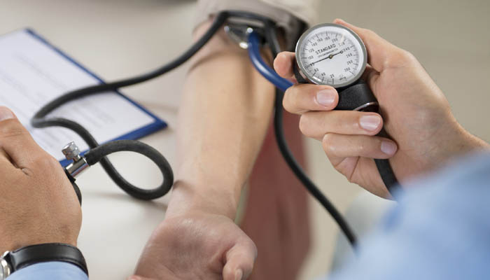 فشار خون طبیعی را در افراد در معرض سکته درمان کنید