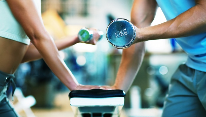 10 حرکت ورزشی مفید جهت تقویت عضلات بدن به کمک وزنه