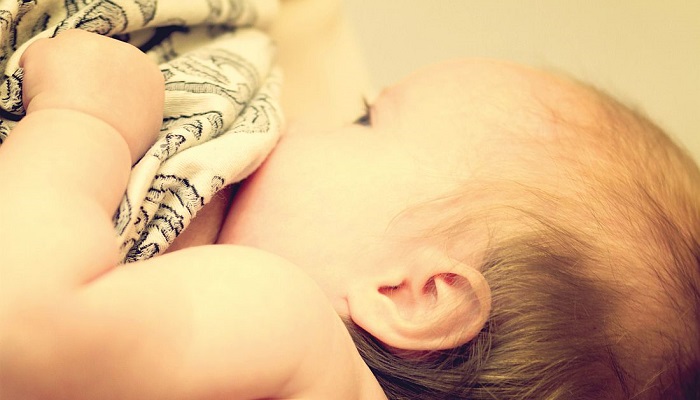 شیردهی باعث انتقال کرونا به نوزاد نمی شود