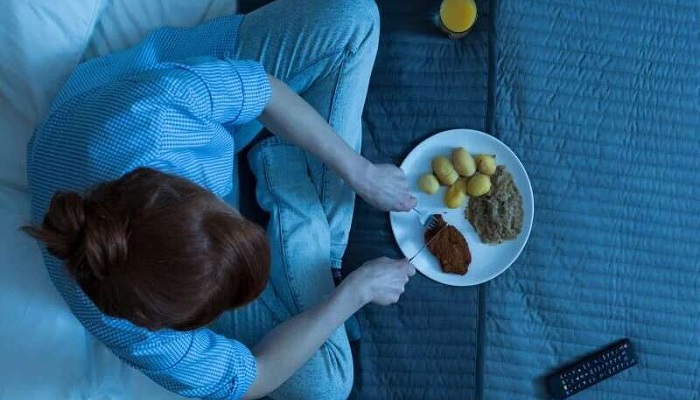 شام دیرهنگام برای قلب زنان خطرناک است شام دیرهنگام برای قلب زنان خطرناک است