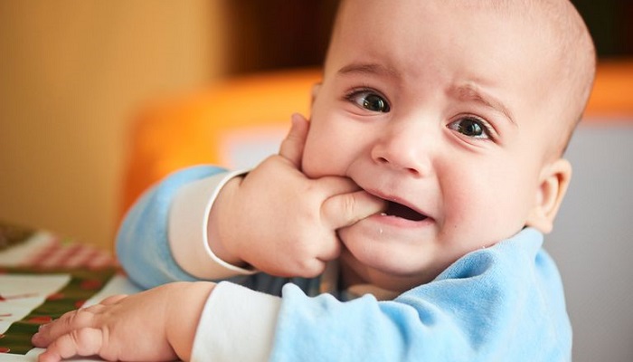 درد دندان در آوردن در کودکان؛ علائم و راه درمان