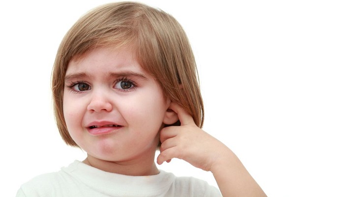 از کجا بفهمیم کودک گوش درد دارد؟ آیا عفونت گوش کودک خطرناک است؟