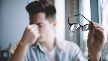 علل از دست دادن ناگهانی بینایی و تاری دید