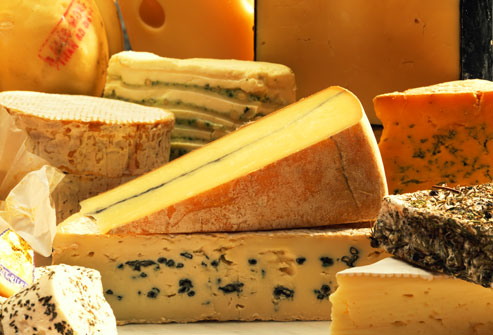 خوردن پنیر