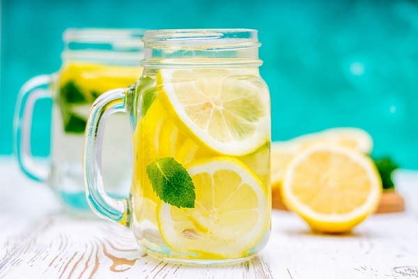 7 دلیل برای نوشیدن آب لیمو