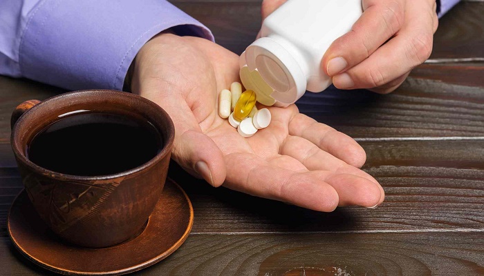 قهوه را با چه داروهایی نباید خورد