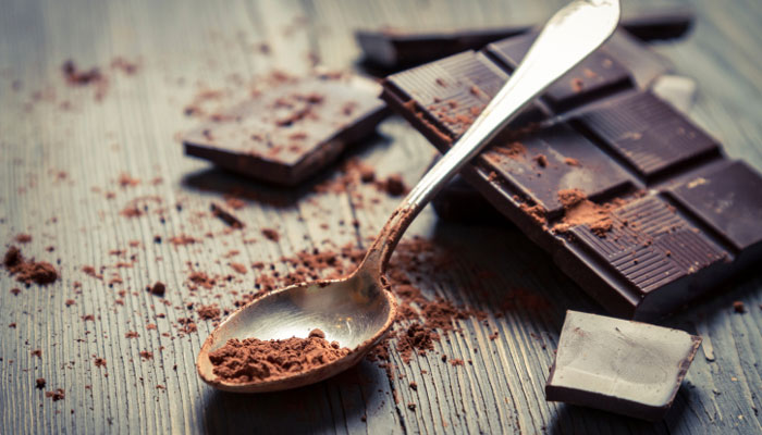 تضمین سلامت قلب با مصرف روزانه شکلات تلخ همراه با روغن زیتون