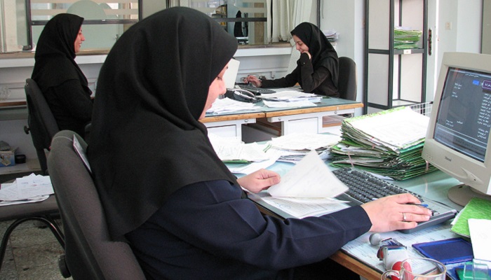 هر 45 دقیقه یک بار وضعیت نشستن خود را تغییر دهید هر 45 دقیقه یک بار وضعیت نشستن خود را تغییر دهید